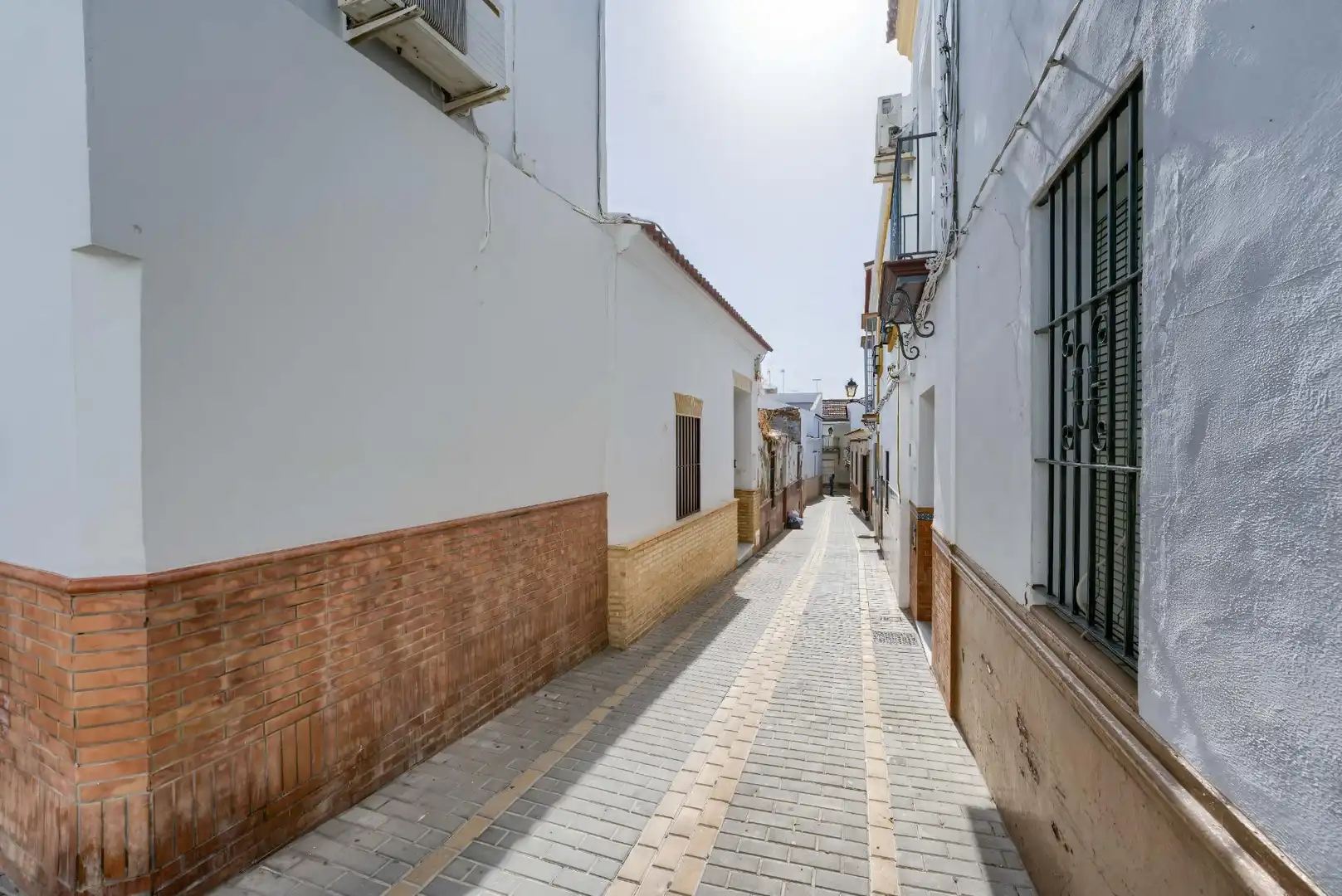 Vista exterior de Residencial en venda en Sanlúcar la Mayor, Sevilla