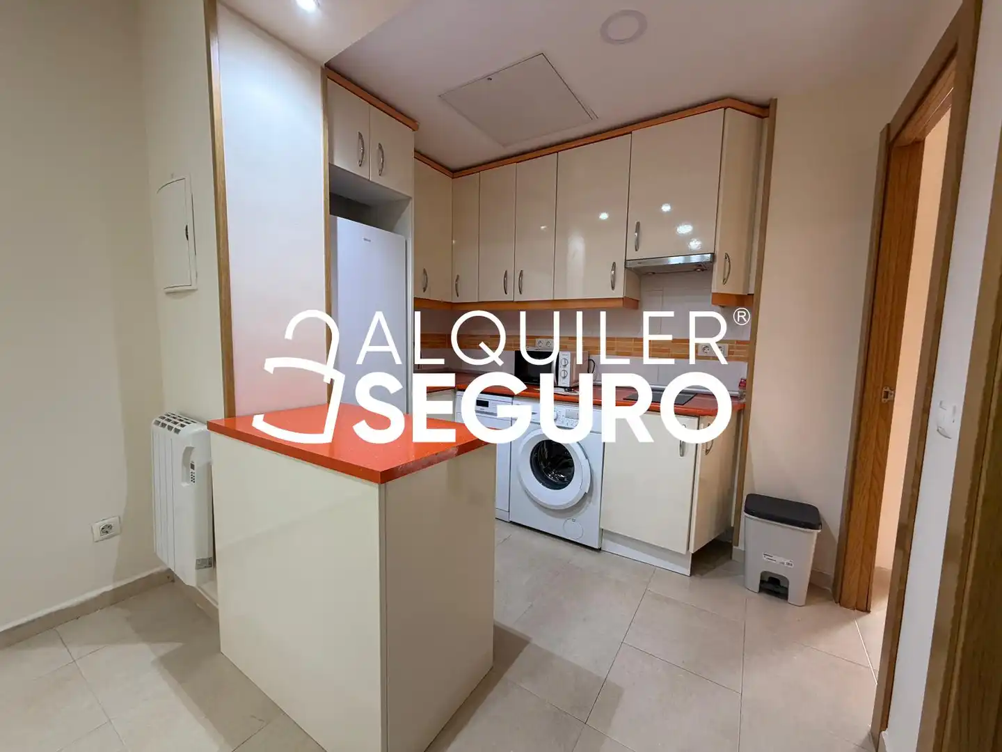 Piso de alquiler en Rafael San Narciso, Palomeras Bajas