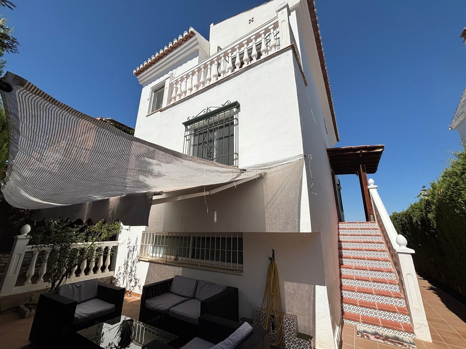 Casa o chalet en venta en Calle MENTA, Altos de la Zubia