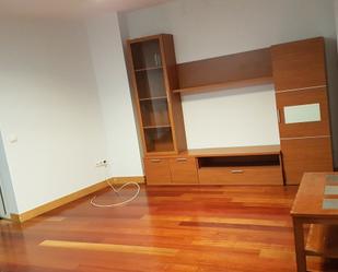 Living room of Flat to rent in Alcalá de Henares  with Air Conditioner, Heating and Parquet flooring