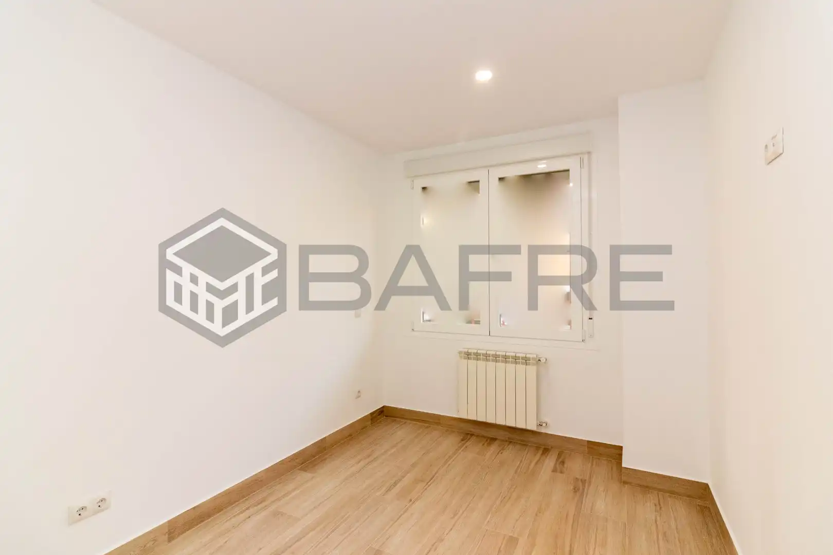 Habitación de Piso en venta en Madrid con Calefacción