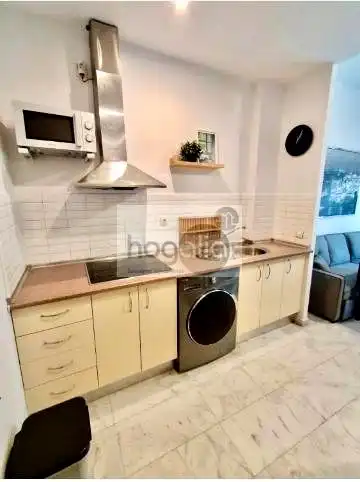 Cocina de Estudio de alquiler en Sevilla con Aire acondicionado, Terraza y Piscina