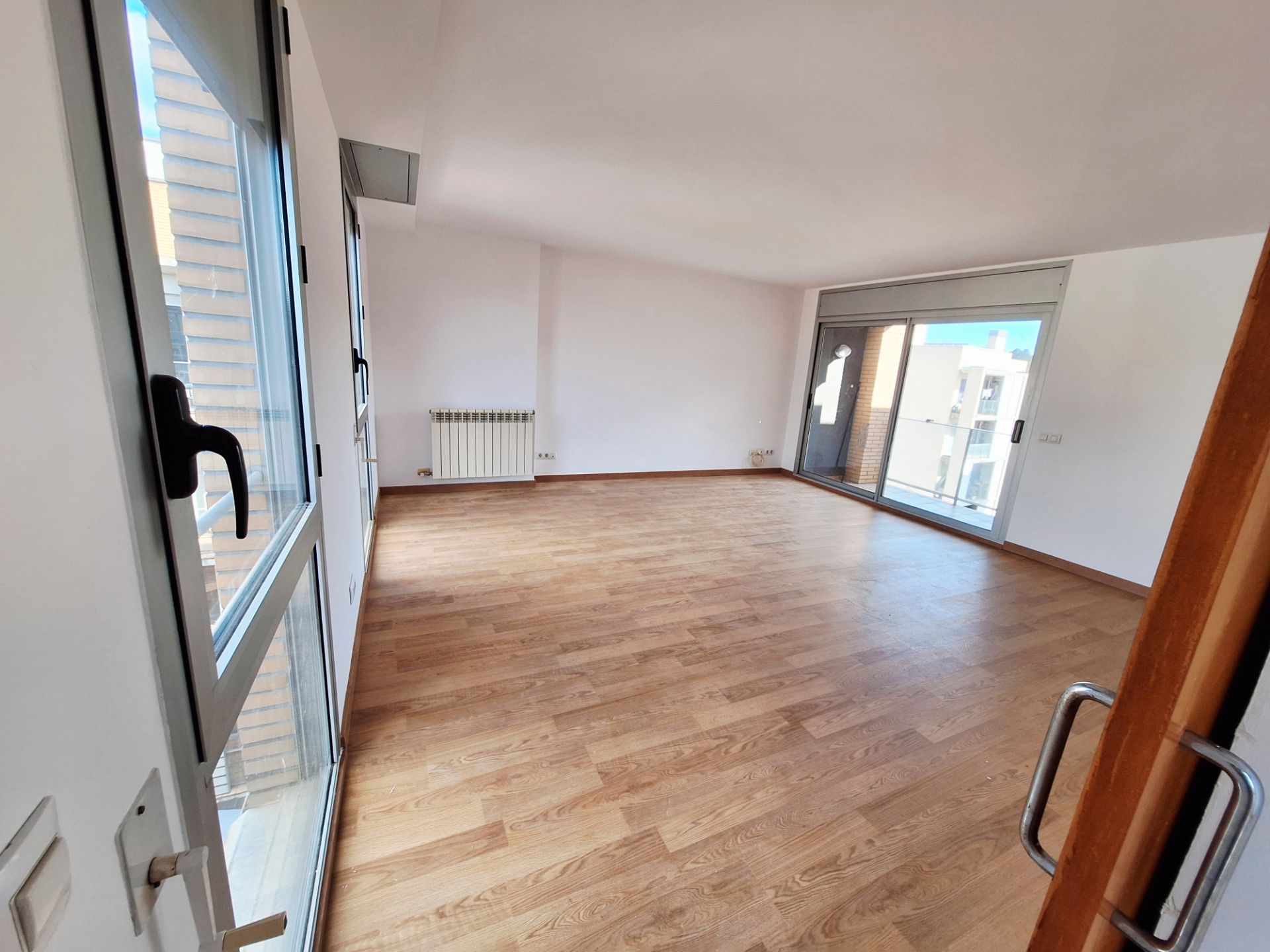 Living room of Flat for rent in Girona Capital  with Heating, Parquet flooring and Storage room