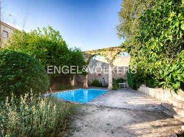 Chalet con balcón en venta en Carrer Tetuan