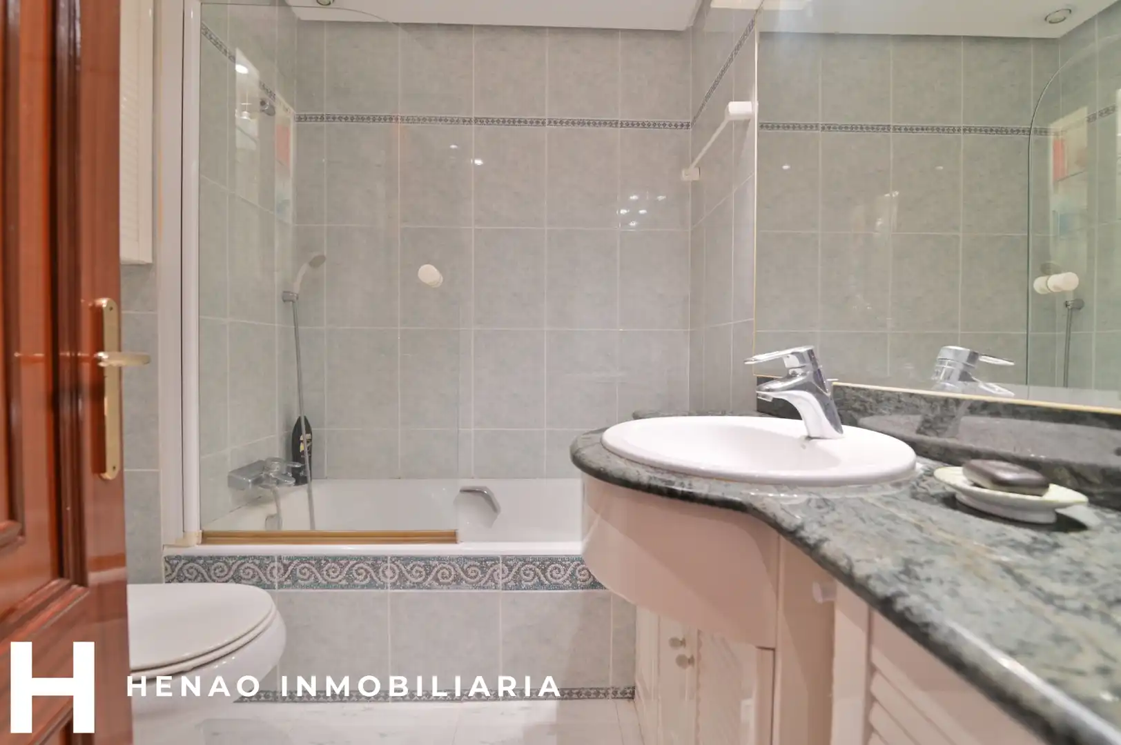 Bedroom of Flat for sale in Bilbao   with Heating, Parquet flooring and Terrace