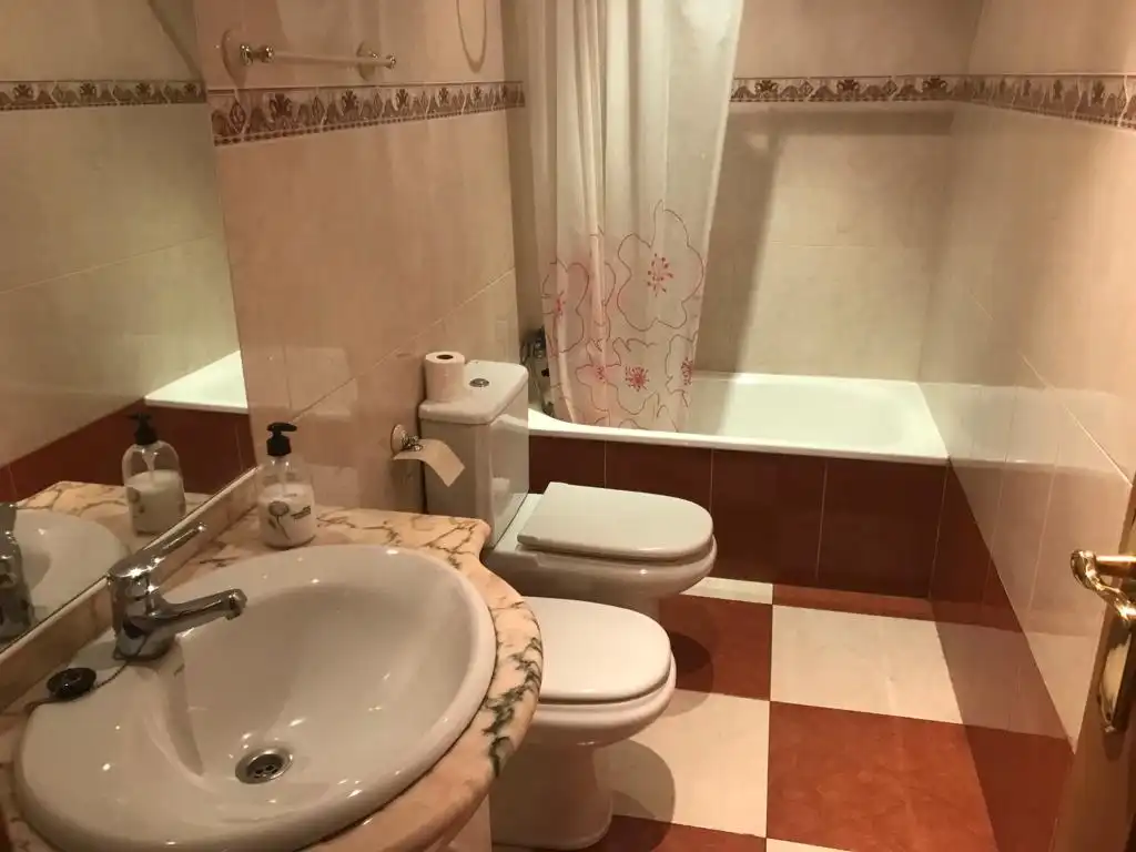 Badezimmer von Wohnung zum Verkauf in Ciudad Real mit Heizung, Möbliert und Ofen