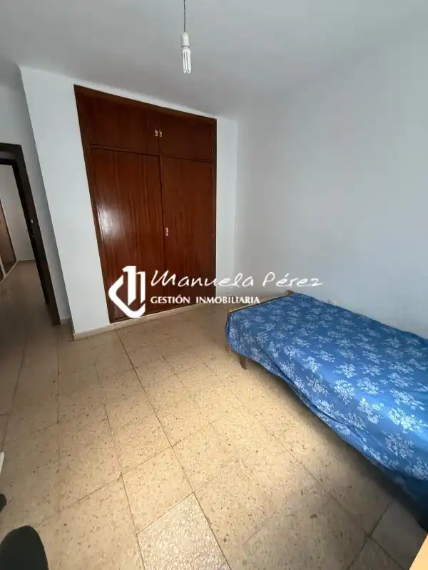 Schlafzimmer von Wohnung zur Miete in Cáceres mit Terrasse und Möbliert