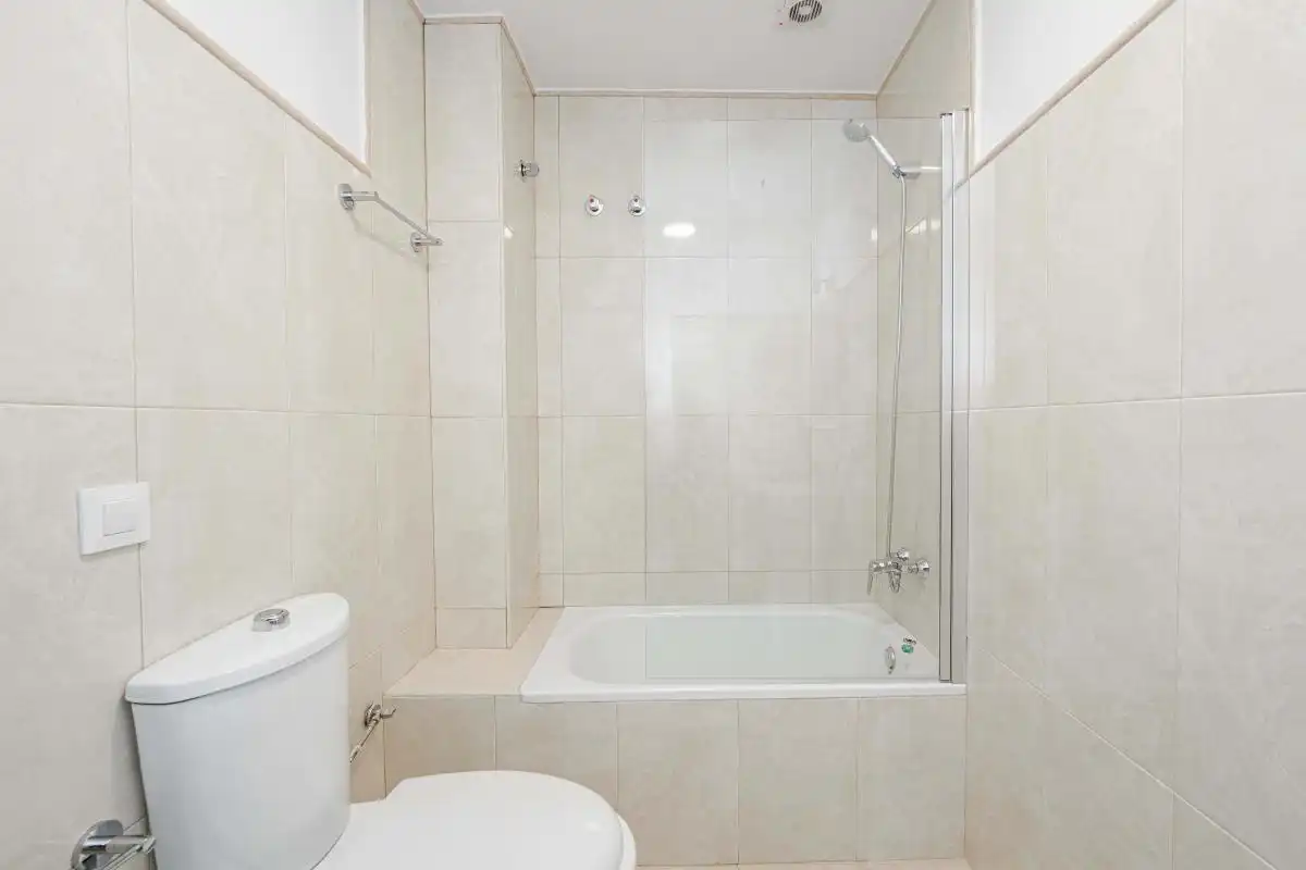 Bathroom of Flat for rent in Sevilla  with Air Conditioner, Heating and Terrace