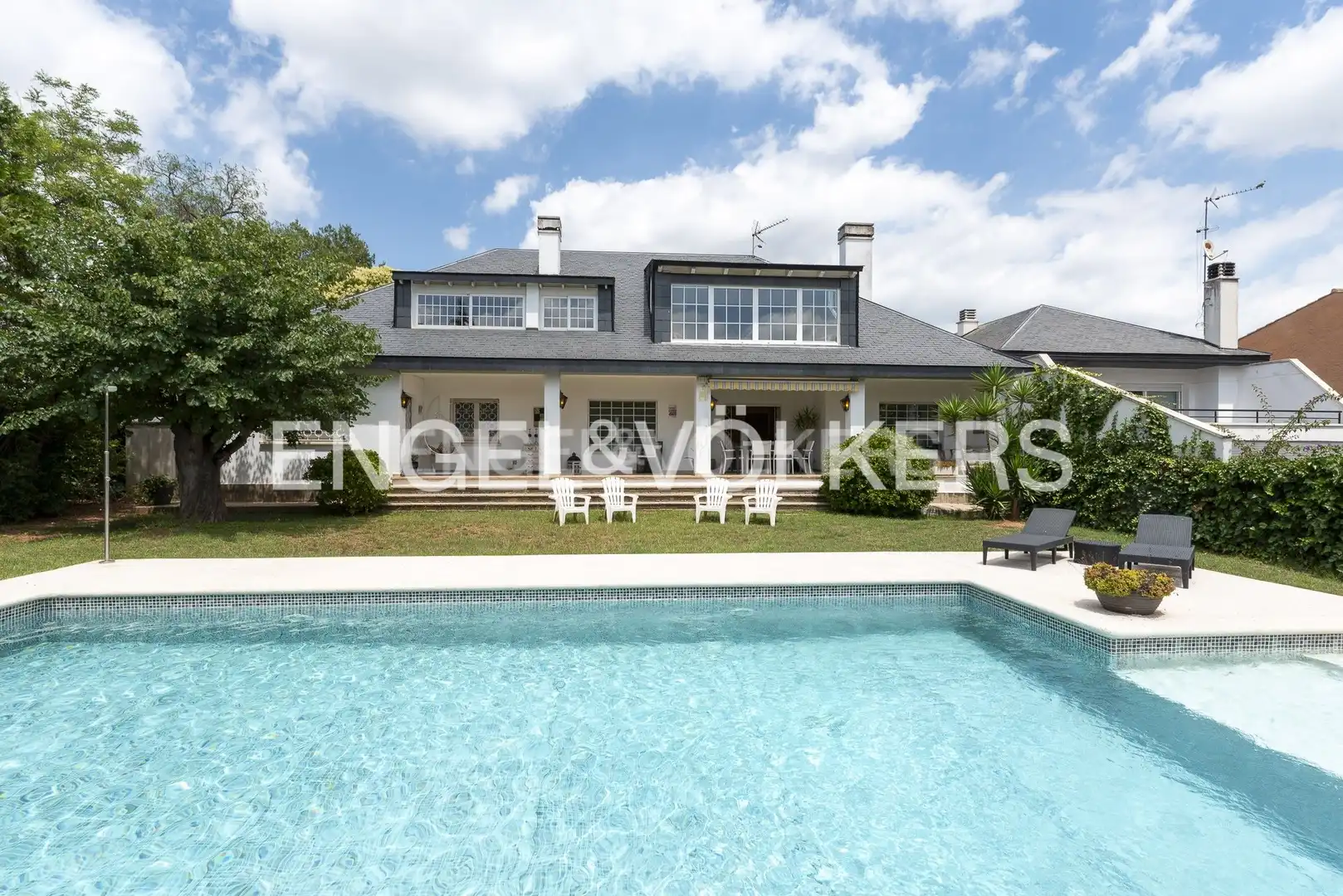 Vista exterior de Casa o chalet en venta en Sant Cugat del Vallès con Aire acondicionado, Calefacción y Jardín privado