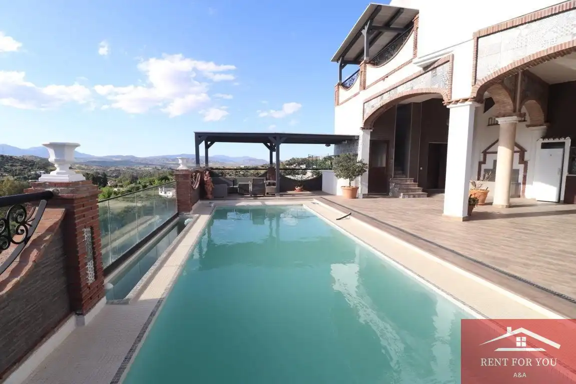 Swimming pool of Houses for rent in Coín  with Air Conditioner, Private garden and Terrace