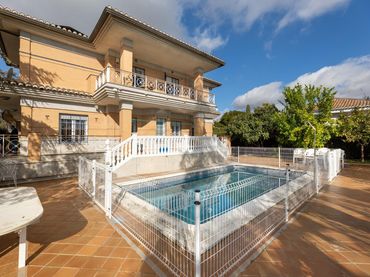 Chalet con piscina en venta en Rotonda del Almez