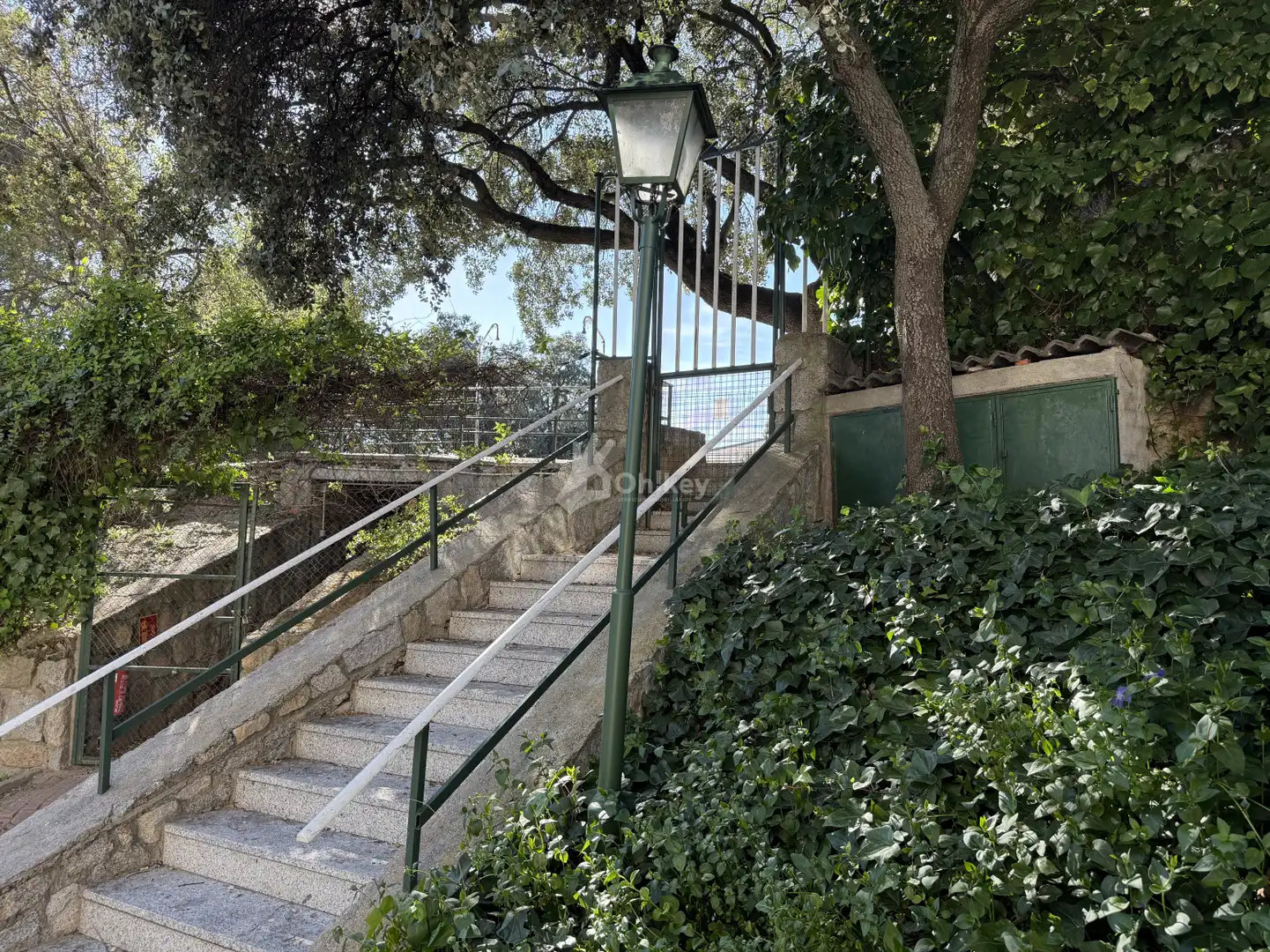 Außenansicht von Wohnung zum Verkauf in Fresnedillas de la Oliva mit Klimaanlage, Heizung und Privatgarten