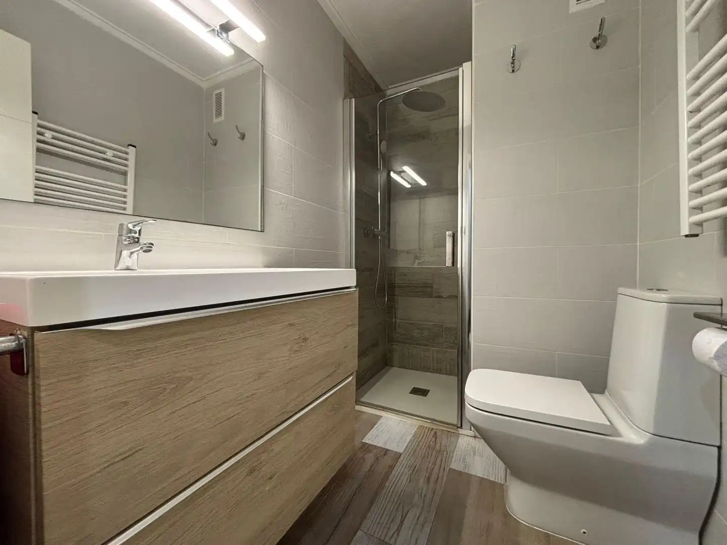 Bathroom of Flat for sale in Elche / Elx  with Air Conditioner, Parquet flooring and Terrace