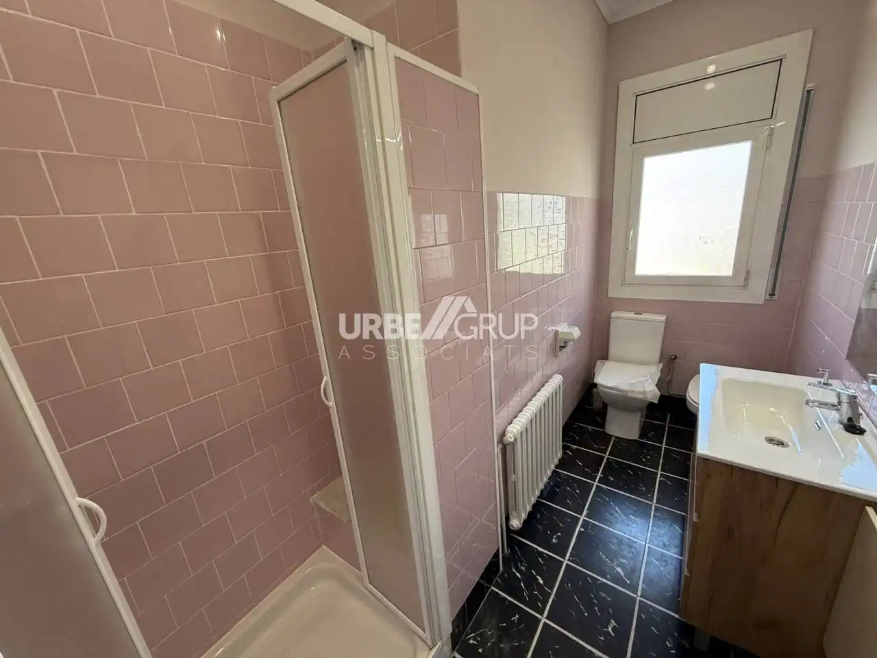 Bathroom of Flat for rent in Terrassa  with Air Conditioner, Heating and Terrace