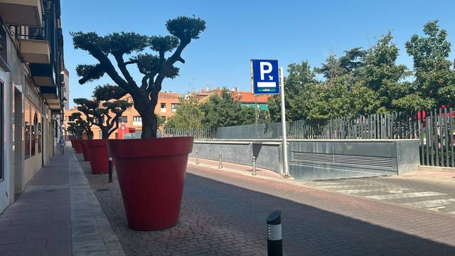 Local comercial en Alquiler en Calle de Granados, 13 en Centro