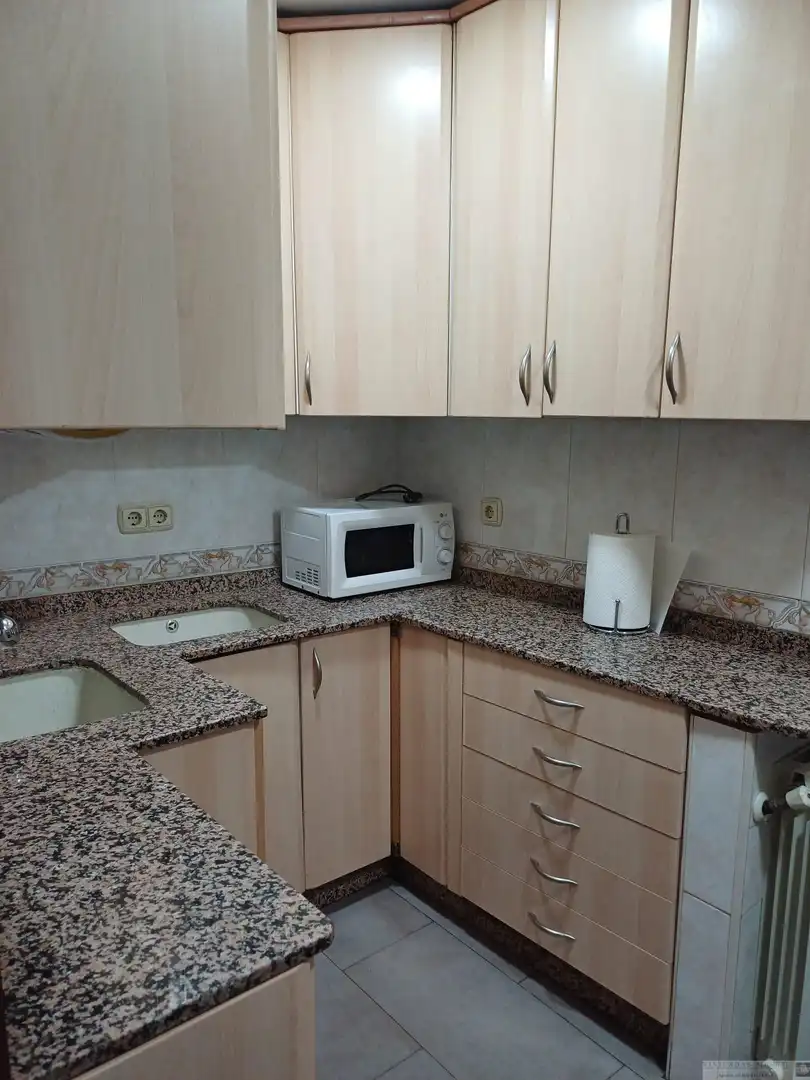 Cuina de Pis de lloguer en Albacete amb Aire condicionat, Calefacció i Moblat