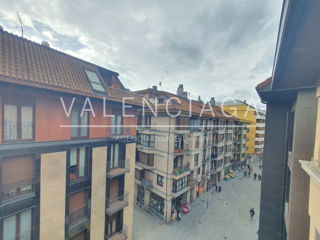 Vista exterior de Piso en venta en Beasain con Calefacción, Amueblado y Balcón