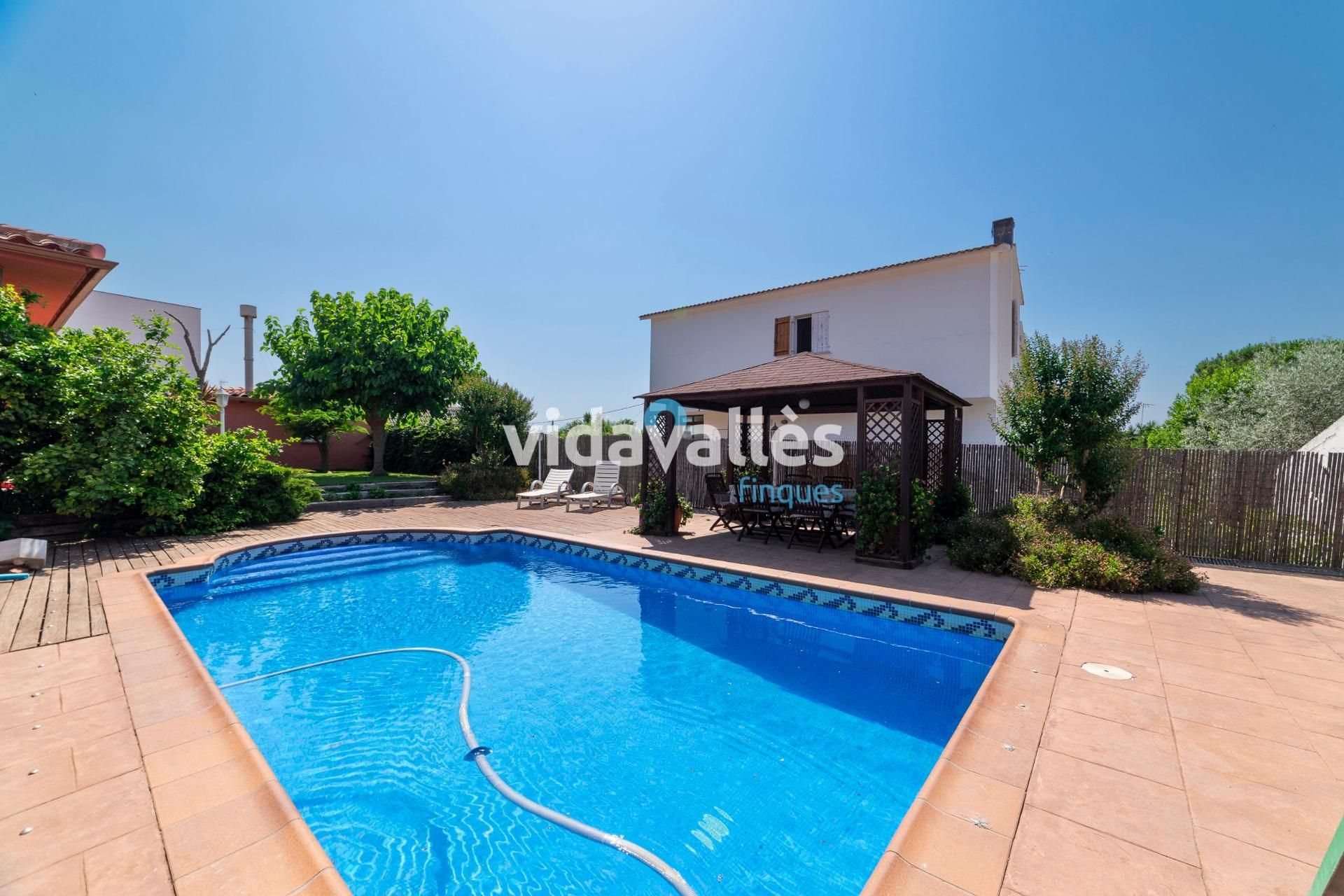 Exterior view of House or chalet for sale in Cànoves I Samalús  with Private garden, Parquet flooring and Swimming Pool