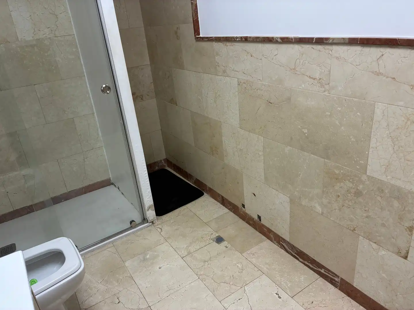 Badezimmer von Wohnung zum Verkauf in Los Barrios mit Terrasse und Gemeinschaftspool