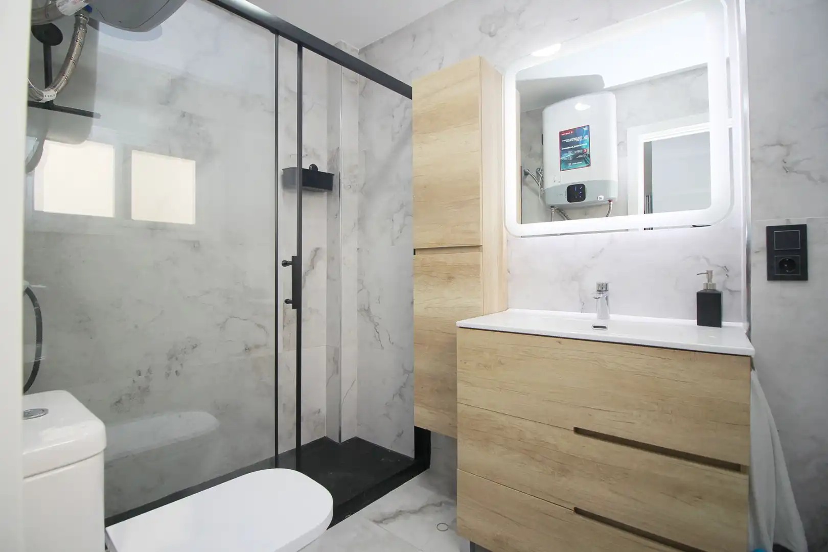 Bathroom of Flat for sale in Málaga  with Air Conditioner, Heating and Furnished