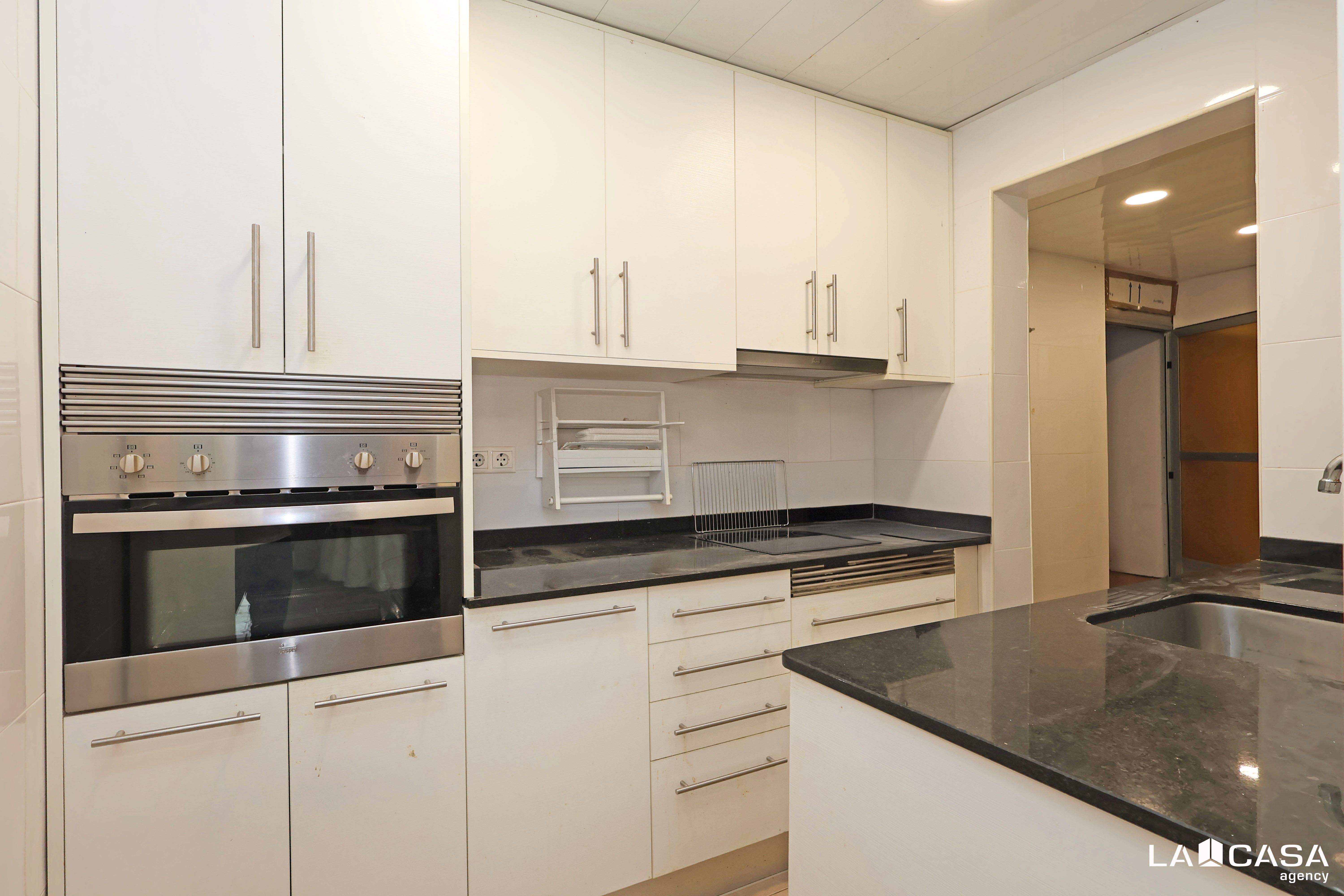 Cuina de Planta baixa en venda en Esplugues de Llobregat amb Terrassa