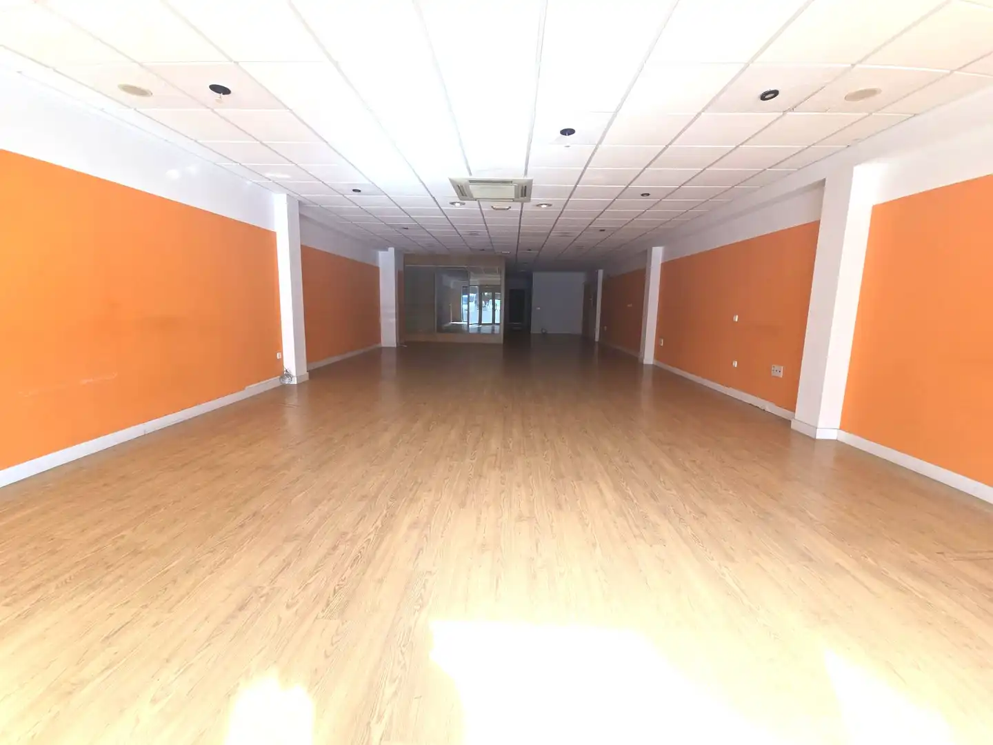 Local en venta en Marbella con Aire acondicionado, Parquet y Alarma