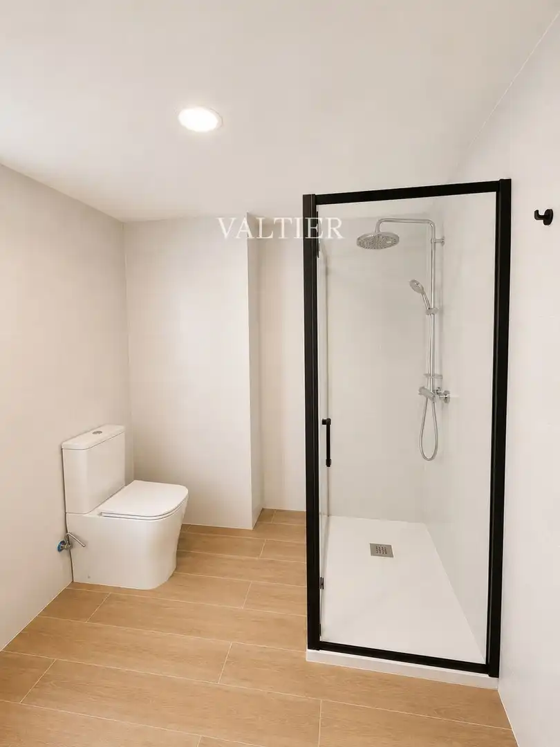Baño de Piso de alquiler en Valencia con Aire acondicionado y Terraza