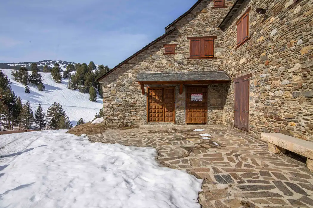 Vista exterior de Casa o xalet en venda en Naut Aran amb Calefacció, Jardí privat i Parquet