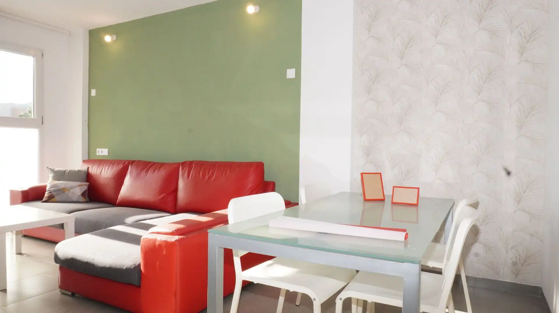 Sala d'estar de Àtic de lloguer en Motril amb Aire condicionat, Terrassa i Moblat