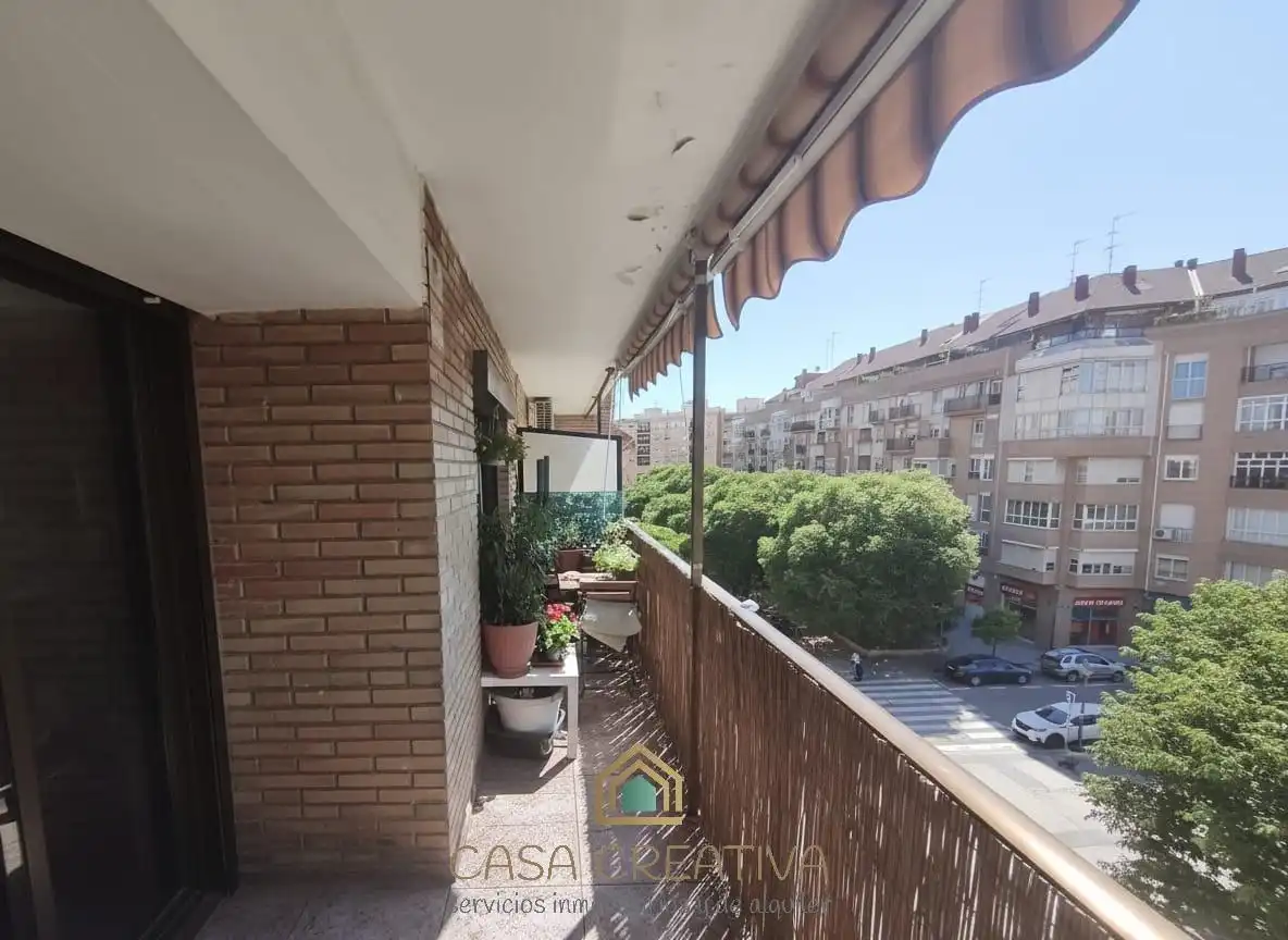 Vista exterior de Piso en venta en Valencia con Amueblado y Balcón