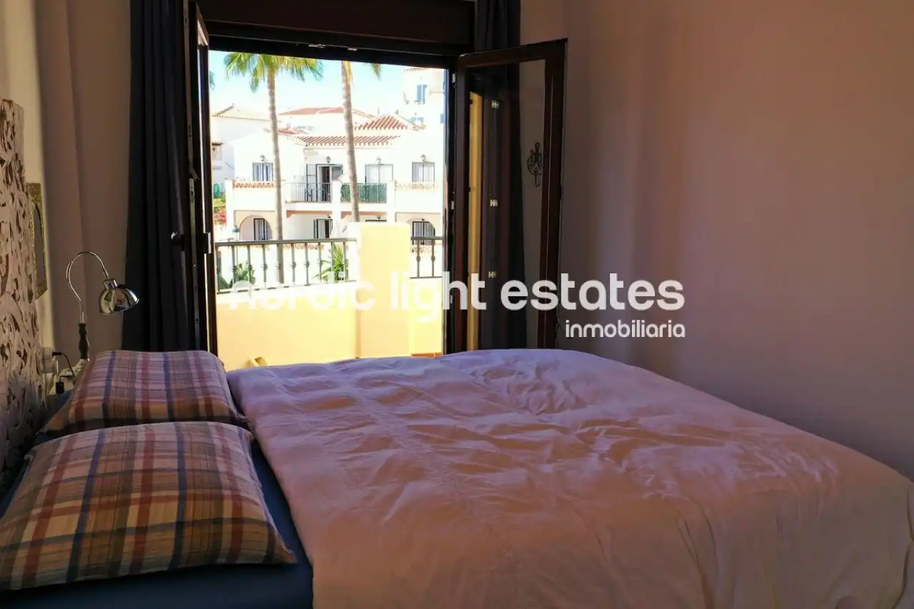 Vista exterior de Casa o chalet en venta en Nerja con Terraza, Piscina y Amueblado