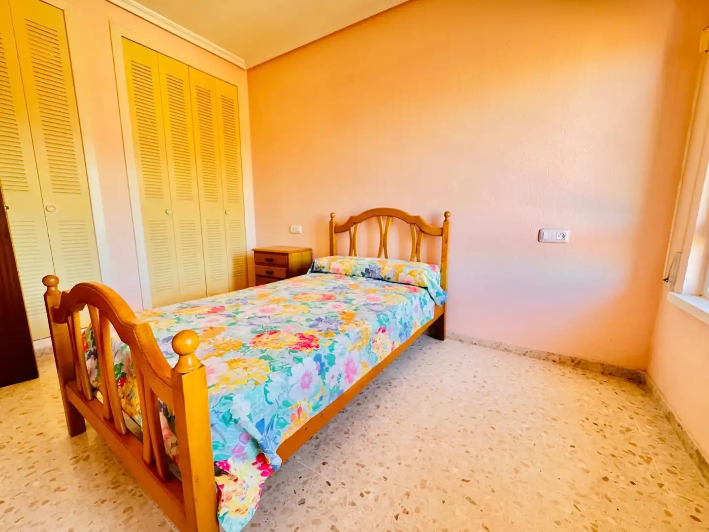 Habitación de Casa adosada en venta en Algeciras