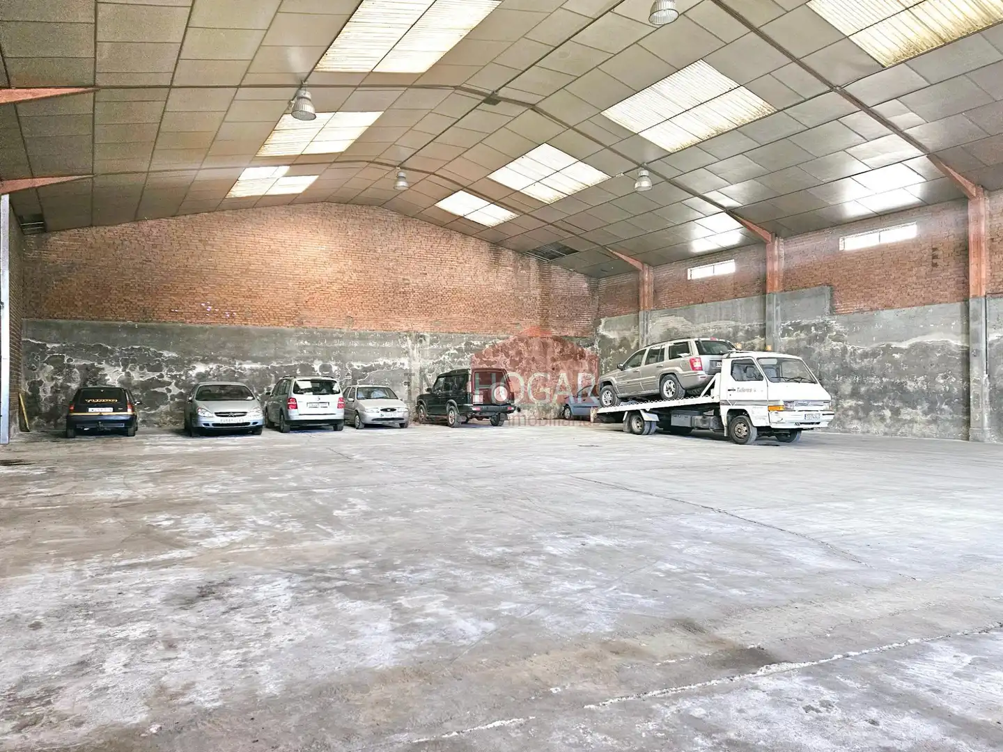 Aparcament de Nau industrial en venda en Burgohondo