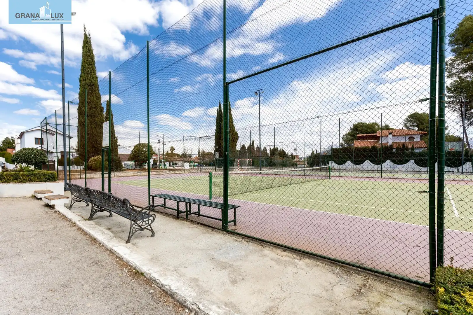Vista exterior de Casa o xalet en venda en Albolote amb Aire condicionat, Calefacció i Jardí privat