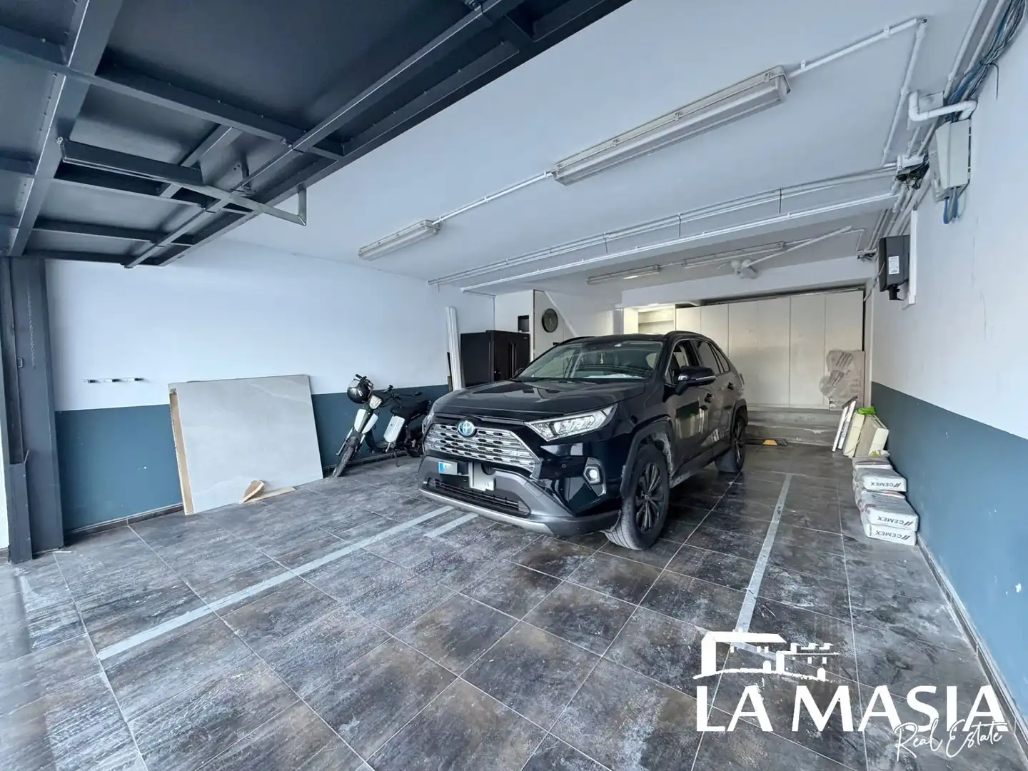 Parking de Casa o chalet en venta en Canyelles con Aire acondicionado, Calefacción y Jardín privado