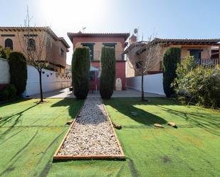 Vista exterior de Casa o xalet en venda en Jun amb Calefacció, Jardí privat i Terrassa