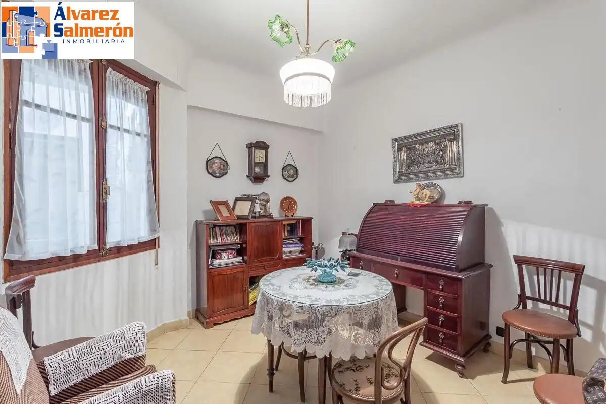 Sala d'estar de Pis en venda en Granada amb Terrassa, Traster i Balcó