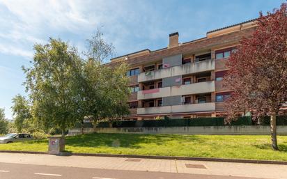 Vista exterior de Àtic en venda en Galdakao amb Terrassa