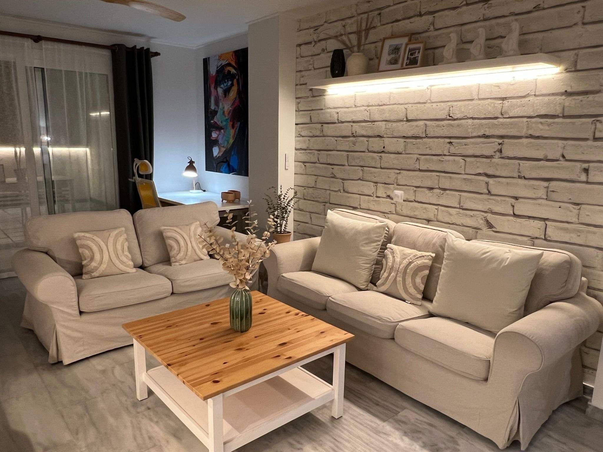 Sala d'estar de Pis en venda en Marbella amb Jardí privat, Terrassa i Piscina comunitària