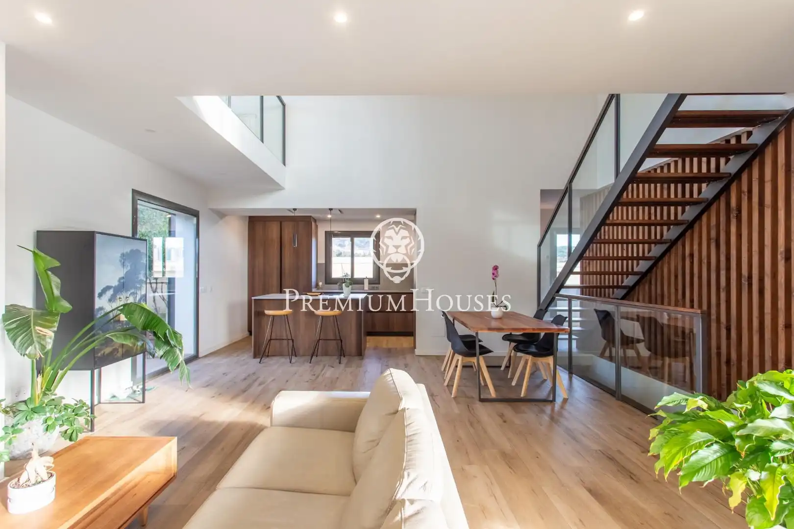 Sala d'estar de Casa o xalet en venda en Mataró amb Aire condicionat, Parquet i Piscina