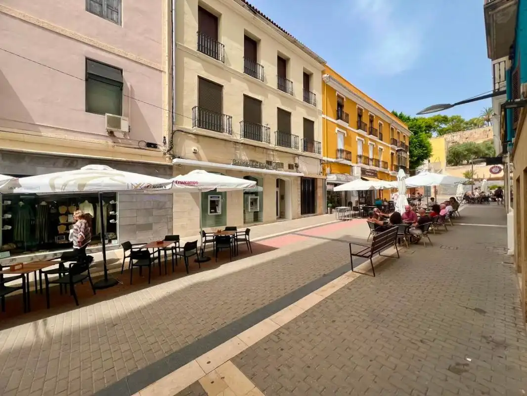 Vista exterior de Pis de lloguer en Dénia amb Calefacció