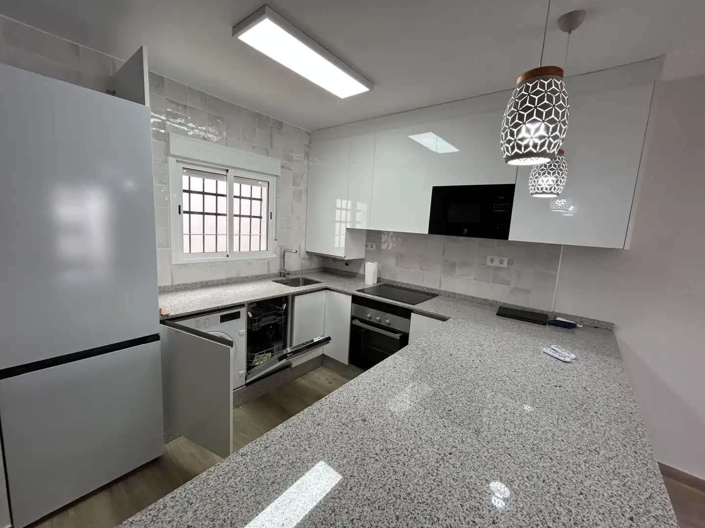 Cuina de Casa adosada de lloguer en Benalmádena amb Aire condicionat, Calefacció i Terrassa
