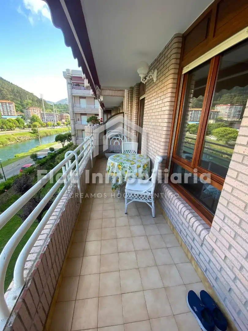 Terraza de Piso en venta en Castro-Urdiales con Calefacción, Parquet y Terraza