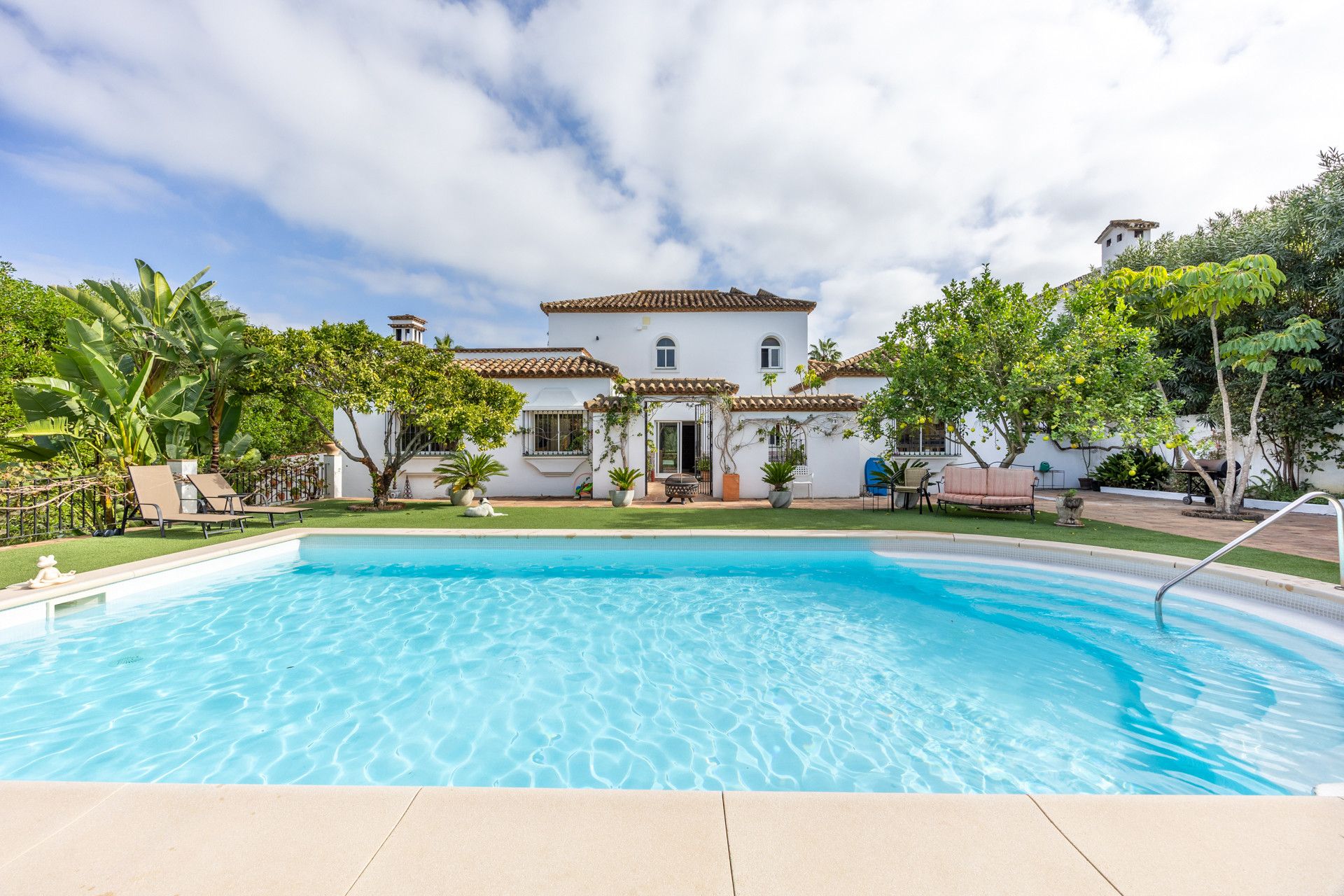 Garden of House or chalet for sale in Sotogrande  with Air Conditioner, Heating and Private garden