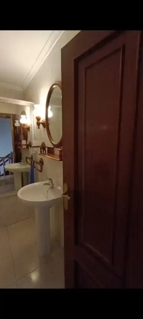 Bathroom of Houses for share in Madrid  with Parquet flooring, Washing machine and Microwave
