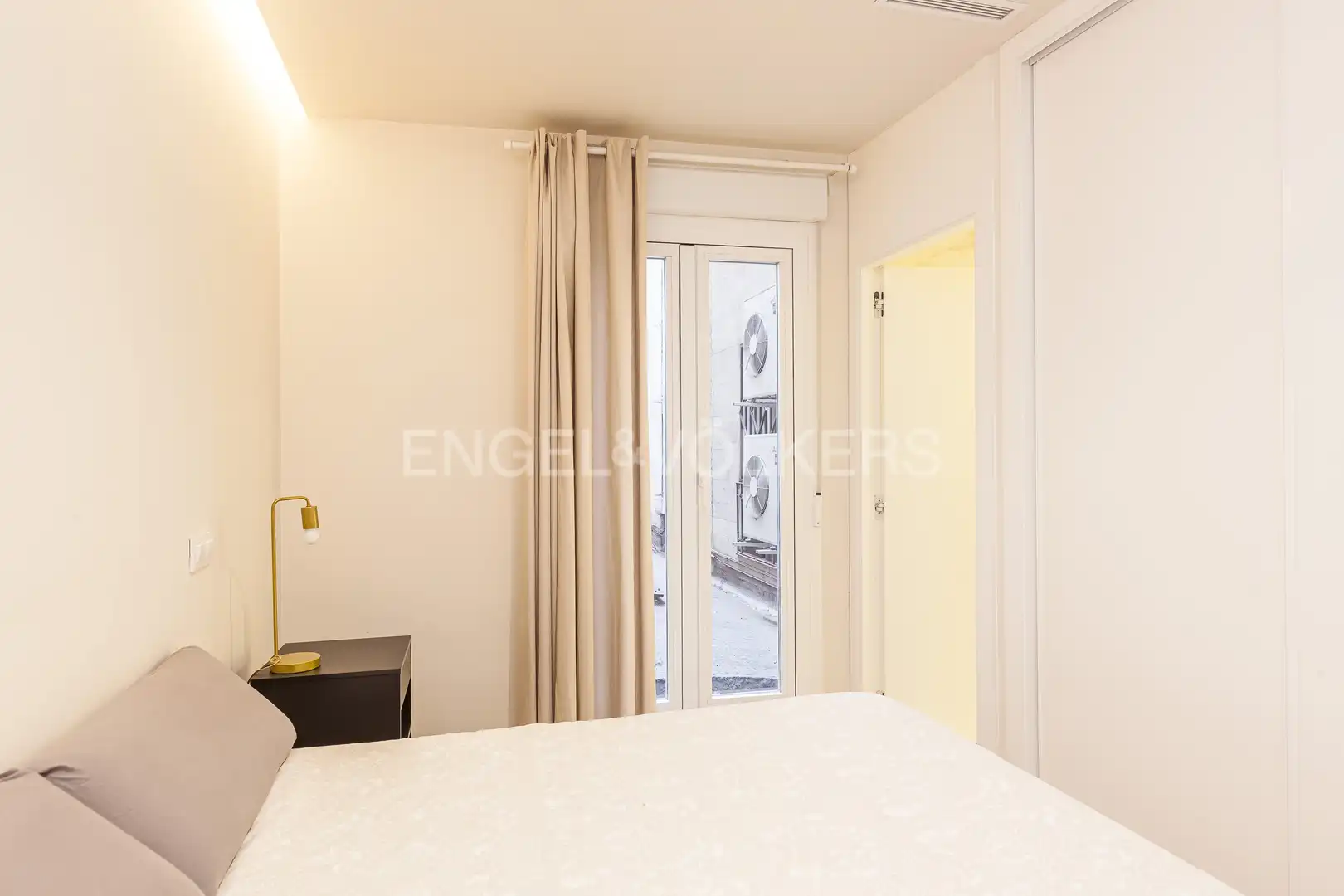 Schlafzimmer von Wohnung zur Miete in Madrid mit Klimaanlage, Heizung und Möbliert