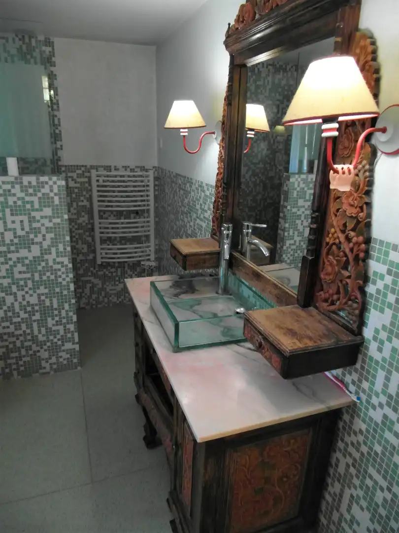 Baño de Casa adosada en venta en Madrid con Aire acondicionado, Calefacción y Jardín privado