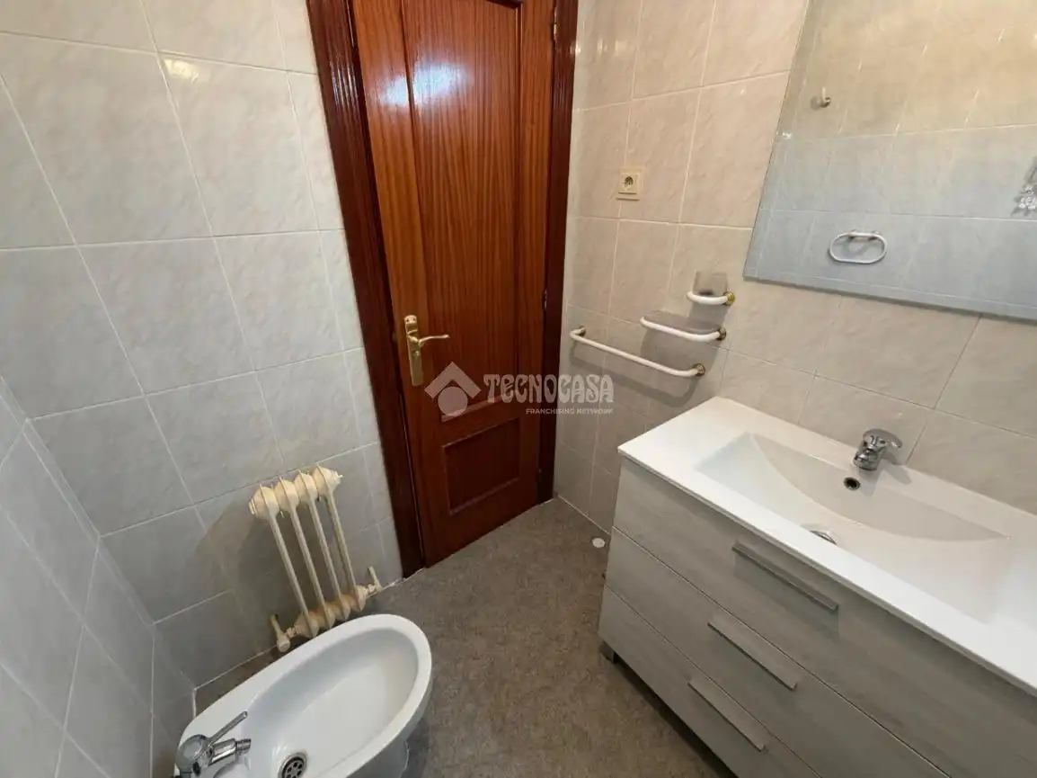 Bany de Pis en venda en Palencia amb Calefacció i Parquet