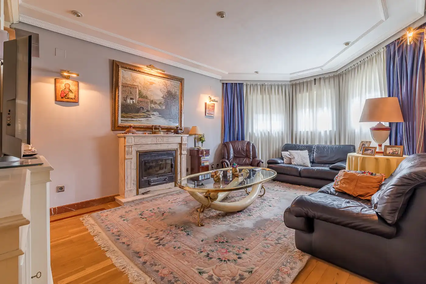 Sala d'estar de Casa o xalet en venda en Pozuelo de Alarcón amb Aire condicionat, Jardí privat i Parquet