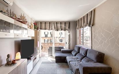 Living room of Flat for sale in  Barcelona Capital  with Air Conditioner, Heating and Balcony